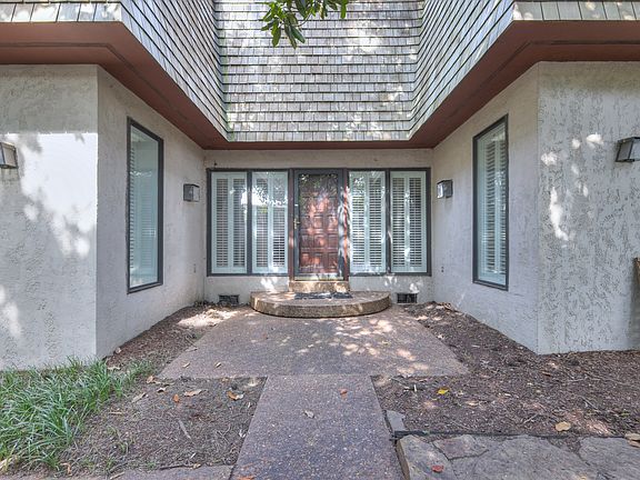 2nd image of 1015 Fair St