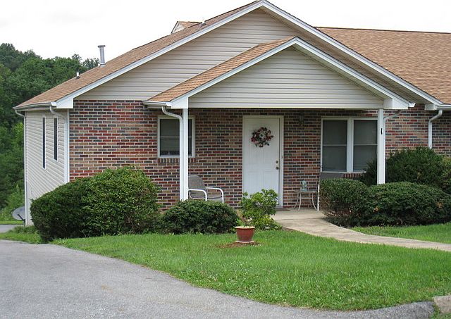 1st image of 209 Hunter Hills Cir APT 1