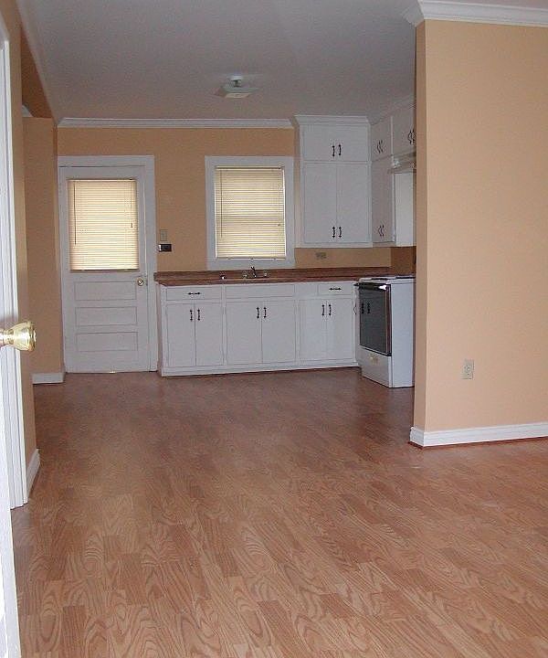 2nd image of 1403 N Main St