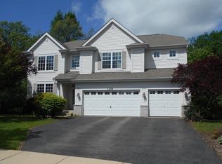 1334 Sandcherry Ln, West Chicago, IL 60185