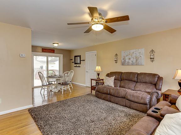 4th image of 211 Collins Dr