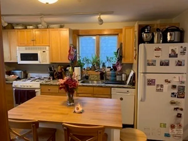 2 bed, 1.0 bath, 750 sqft, $2,800 — Photo 2