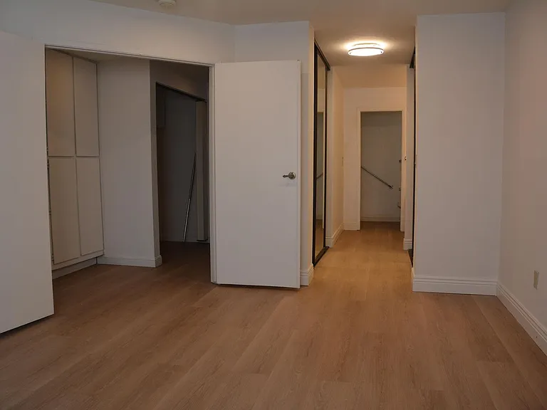 2221 Lynbrook Dr — Photo 21