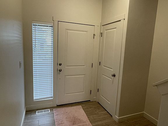5th image of 405 W Domain Ln