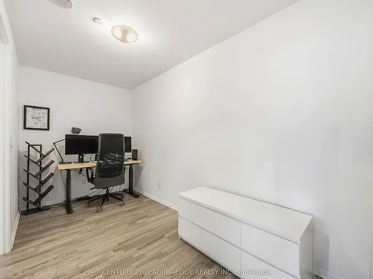 1 Bloor St E #3308 — Photo 7