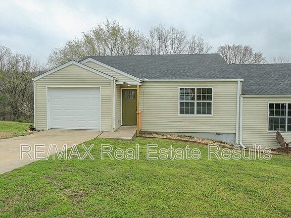 2nd image of 208 White Oak Dr NE Unit A