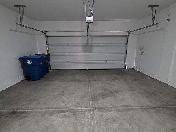 5th image of 8987 Eudora Ave
