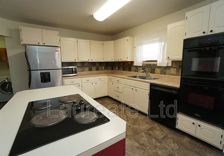 1240 Jefferson Ave — Photo 15