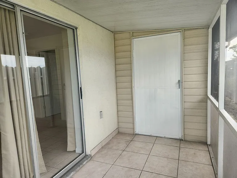 1623 SW Santa Barbara Pl — Photo 14