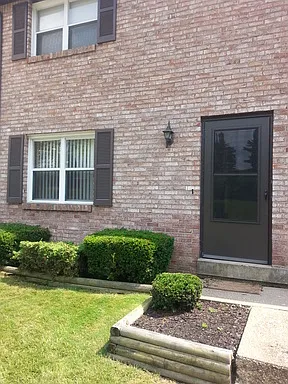 1685 Brodhead Rd APT 7 photo 1