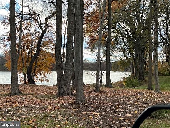 5th image of 16 Dodge Dr