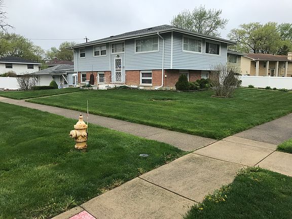 2nd image of 16922 Glen Oaks Ct