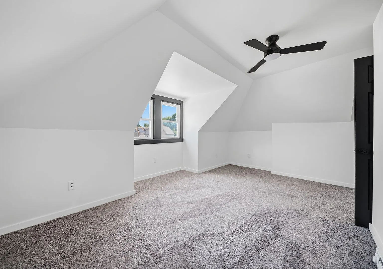 256 East Meyers — Photo 4
