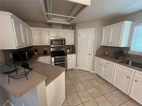 3rd image of 3742 Chantal Cir