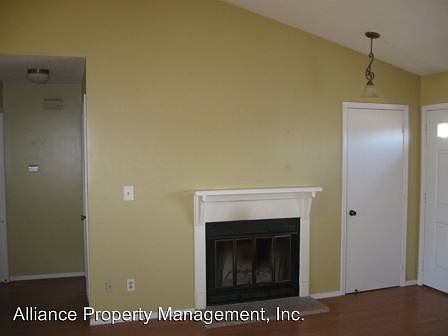 3rd image of 300 Knoxberry Dr