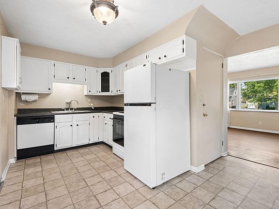 4th image of 2537 Shrewsbury Rd