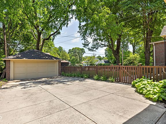 5th image of 6001 Indianola Ave