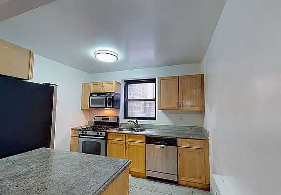 3rd image of 301 E 47th St APT 14C