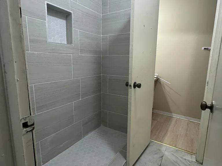 824 Greenvale Rd — Photo 3