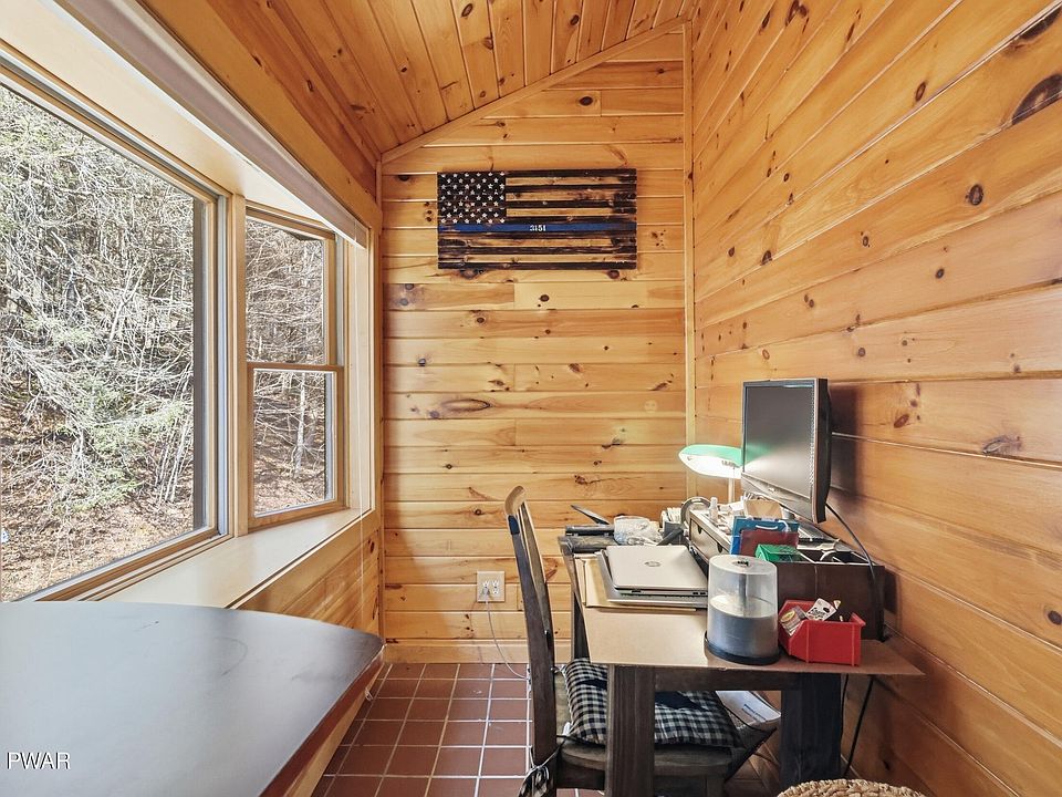 26th image of 992 Winterdale Rd