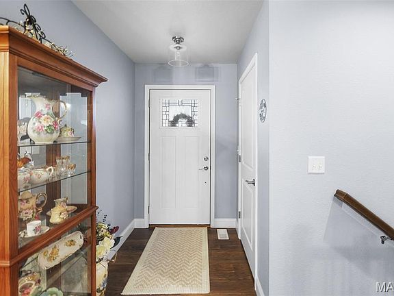 3rd image of 809 Amber Dr