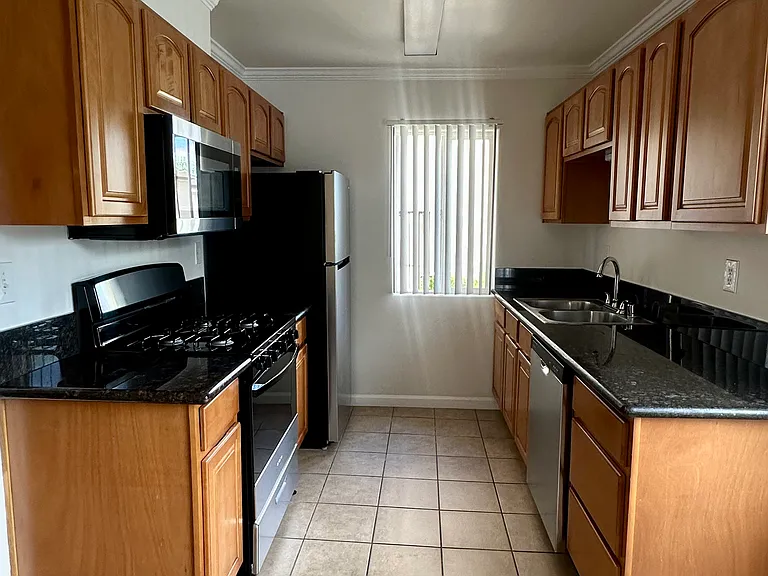 Loma Village — Photo 32