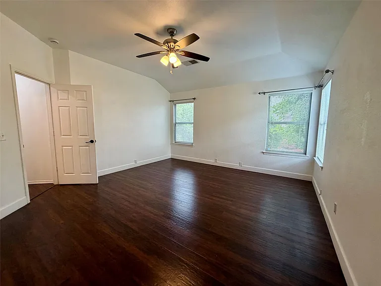 804 Tapestry Cv — Photo 15