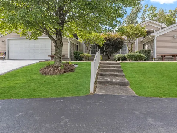 24 Golfwood Dr, Hermitage, PA 16148