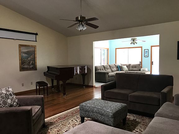 5th image of 819 NE 52nd Ave