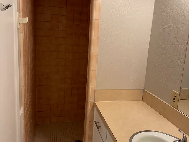 1035 Raleigh Cir — Photo 14