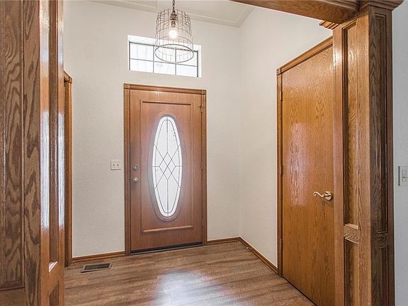 4th image of 5016 Gina Cir