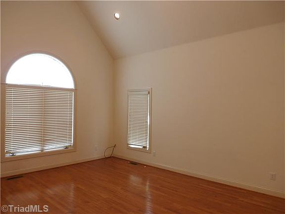 5th image of 113 Duchess Ct