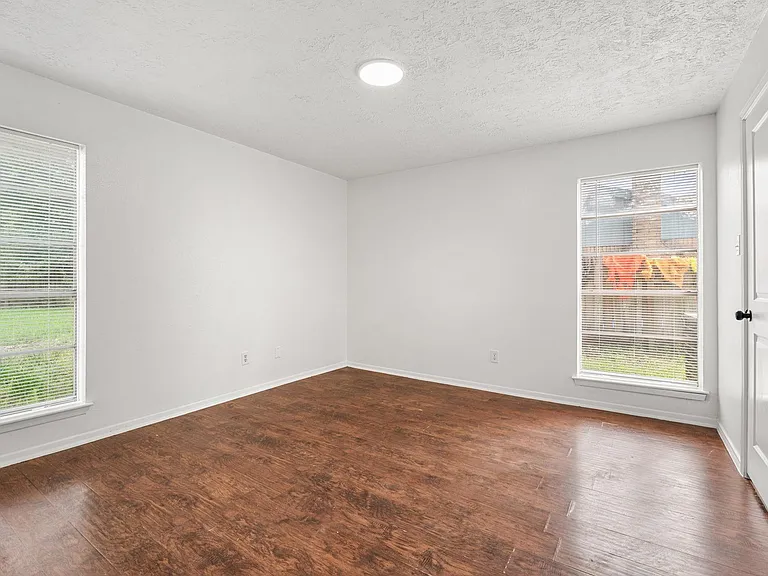 7018 Stoney River Dr — Photo 8