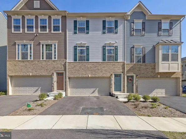 19719 Green Village Dr, Montgomery Village, MD 20886