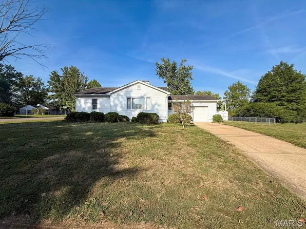 805 S A St, Farmington, MO 63640
