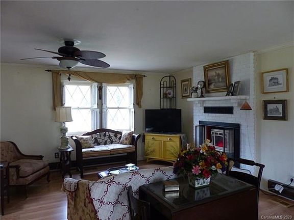 3rd image of 7700 Hedrick Cres