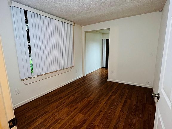 2nd image of 920 1/2 York St