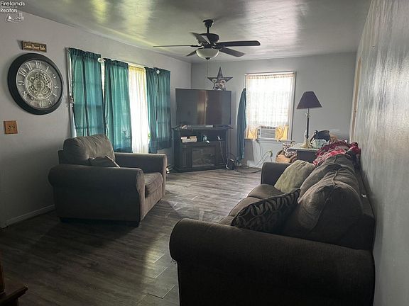 2nd image of 839 Crew Ave