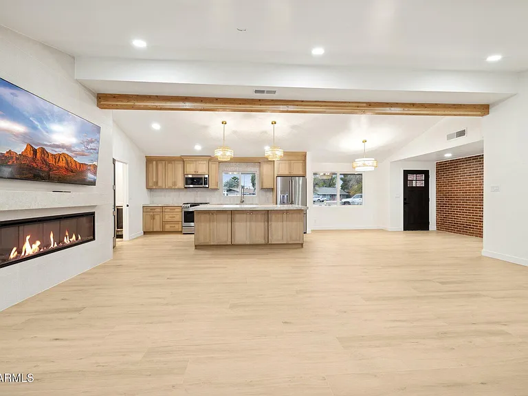 1216 W Rovey Ave — Photo 6