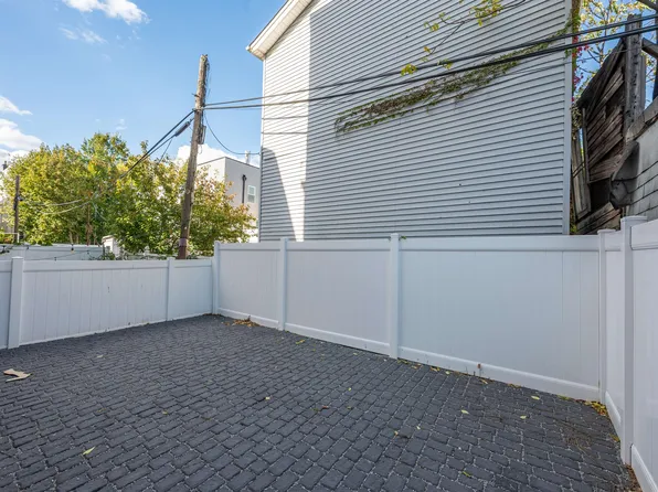 38 Zabriskie Street image 15 of 17