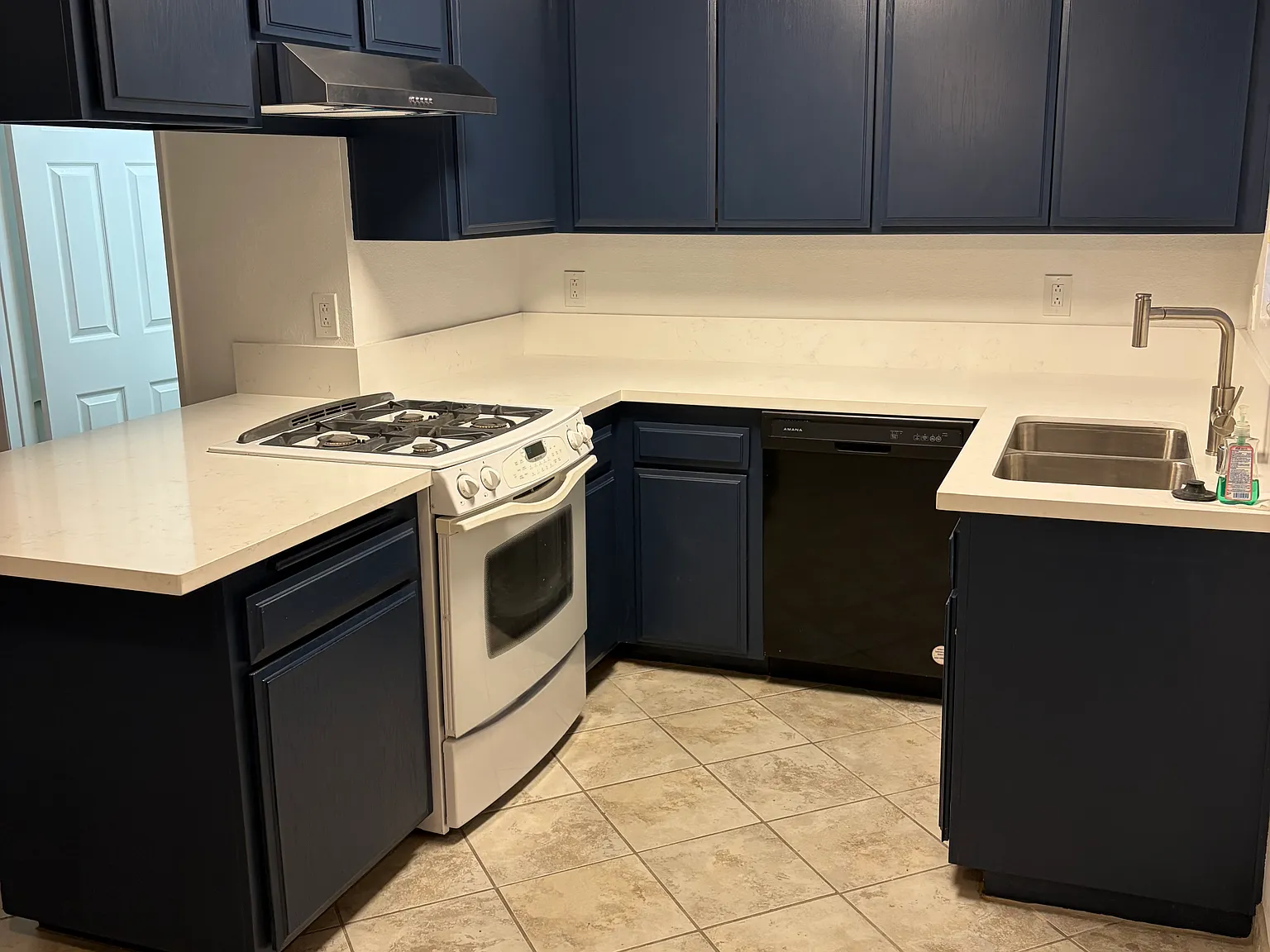 2 bed, 1.5 bath, 825 sqft, $2,800 — Photo 1