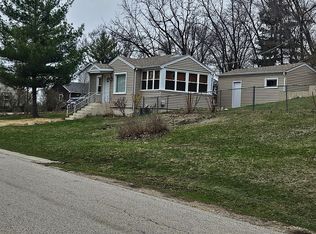 1118 Sycamore St, Lake In The Hills, IL 60156