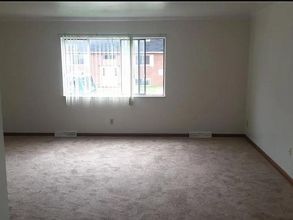 3rd image of 1806 Cromwell Dr