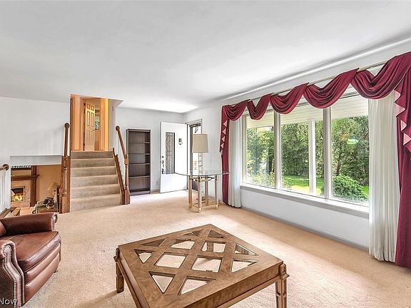 5th image of 109 Lakeview Ln