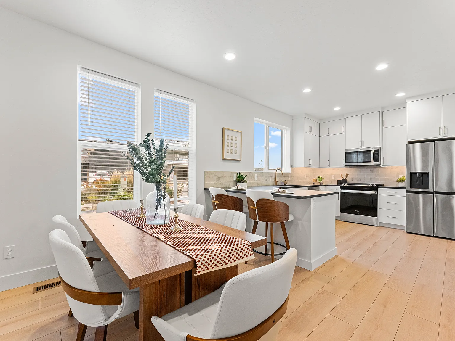 3 bed, 2.5 bath, 1679 sqft, $2,495 — Photo 1