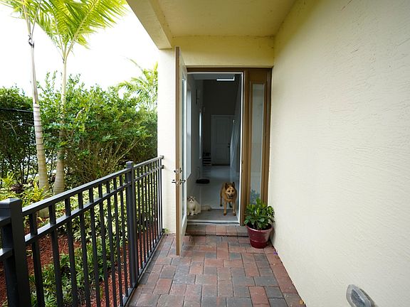 3rd image of 20966 NW 1st St