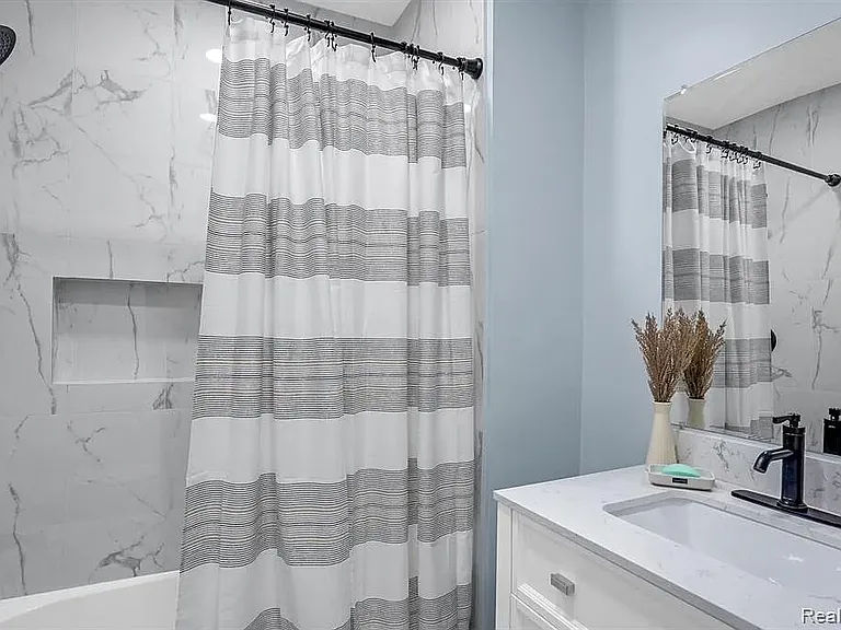 2639 Monterey St — Photo 11