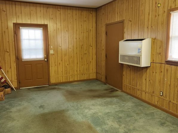 6748 Hinton Rd, Lerona, WV 25971