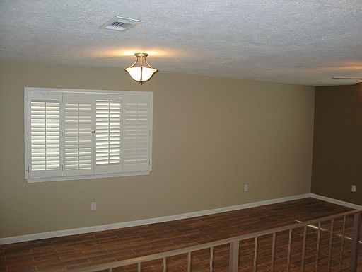3rd image of 7021 Vivian Dr NE