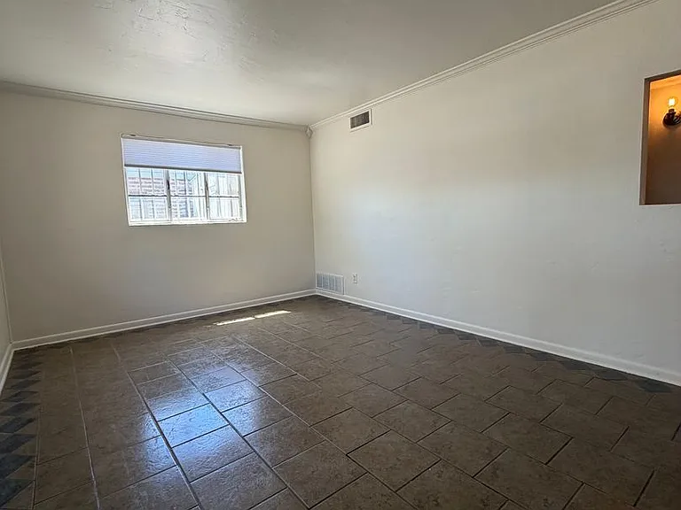 3411 E Pima St — Photo 3